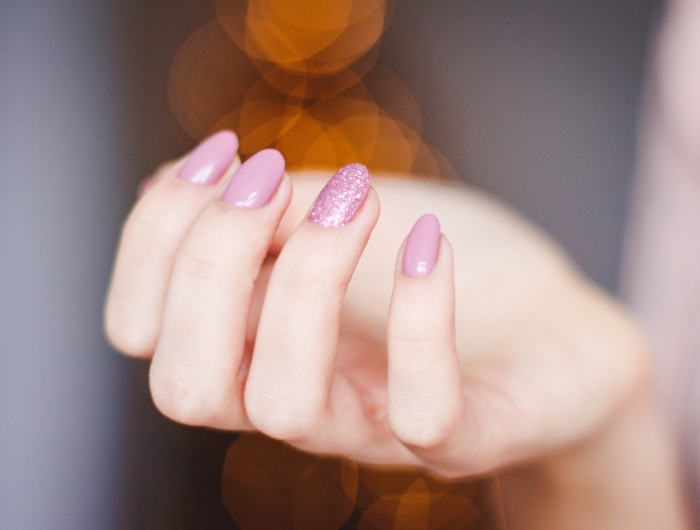 manucure rose pâle ongles pour les fetes de fin d année