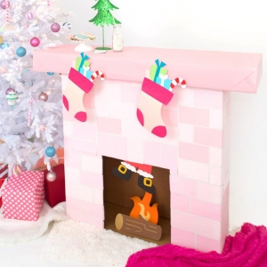 Cheminée de Noël en carton et de nombreuses idées comment décorer votre foyer
