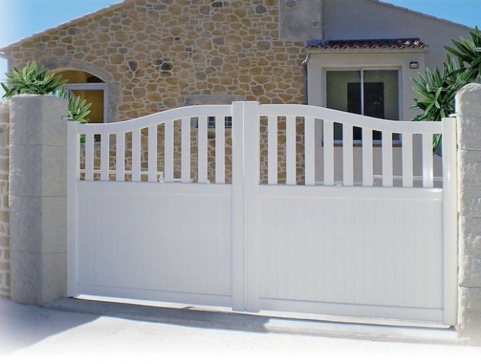 portail maison battant couleur blanche semi ajouré comment choisir son portail en aluminium