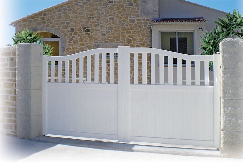 portail maison battant couleur blanche semi ajouré comment choisir son portail en aluminium