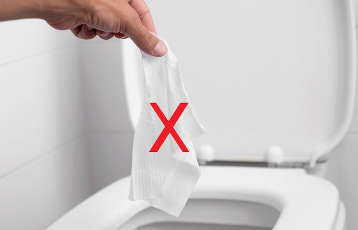 pourquoi ne pas jeter des mouchoirs dans les toielttes eviter bouchon dans les toilettes astuces