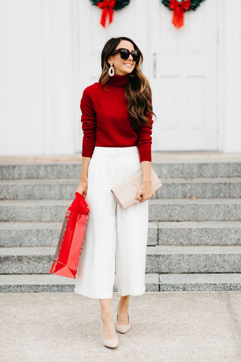 pull rouge pantalon évasée taille haute blanche ensemble femme de noel