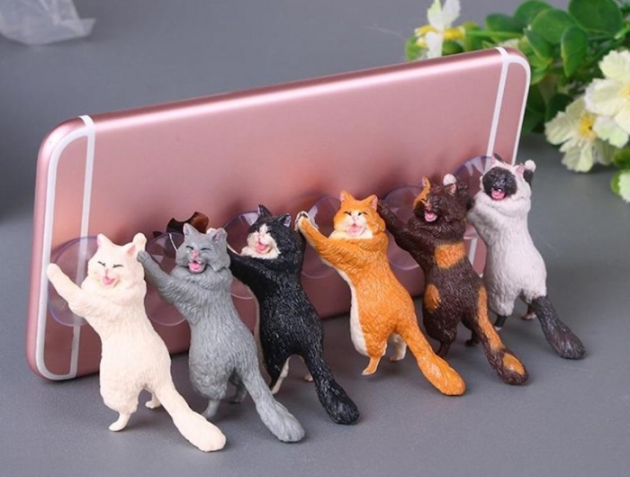 support telephone avec des figurines de chats cadeau utile humour