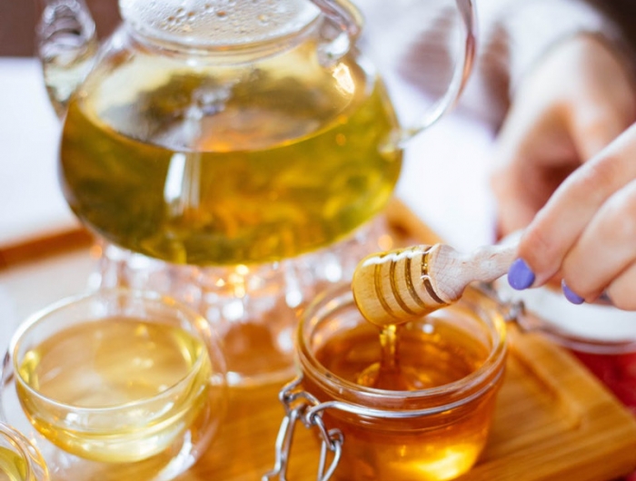 thé detox au miel et a la cannelle remede naturel pour eliminer les toxines