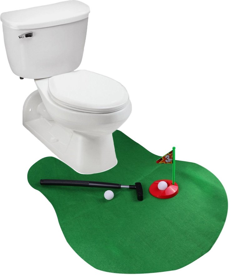 toilette avec mini terrain de golf artificiel idée cadeau rigolo mais utile