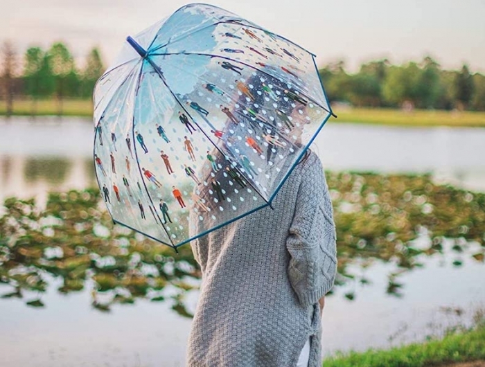 une parapluie it s raining men idée de cadeau insolite pour femme utile