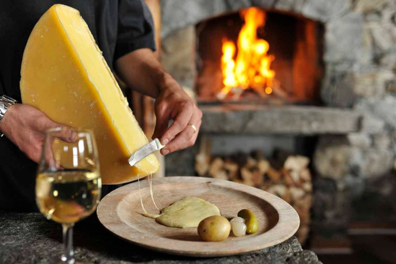vin pour raclette le gout du vin blanc contrebalance le gras du fromage