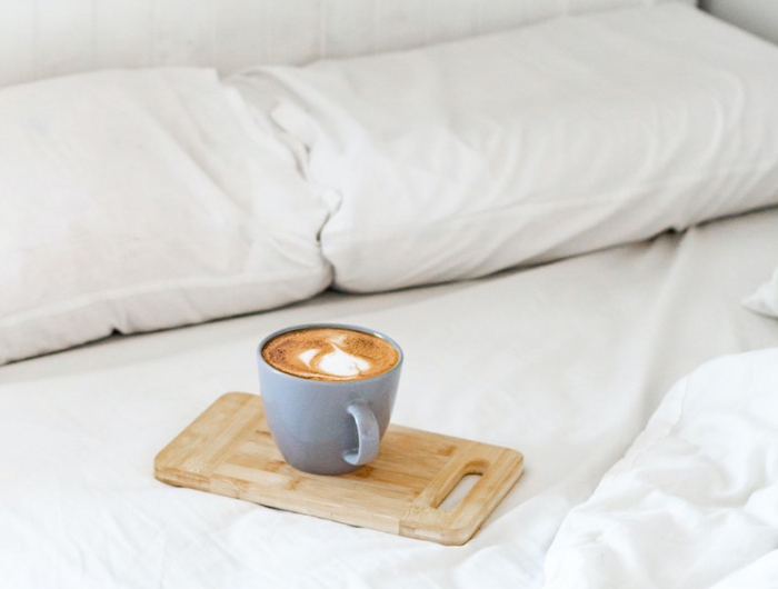 boire du café au lit idée utilité de protège matelas imperméable