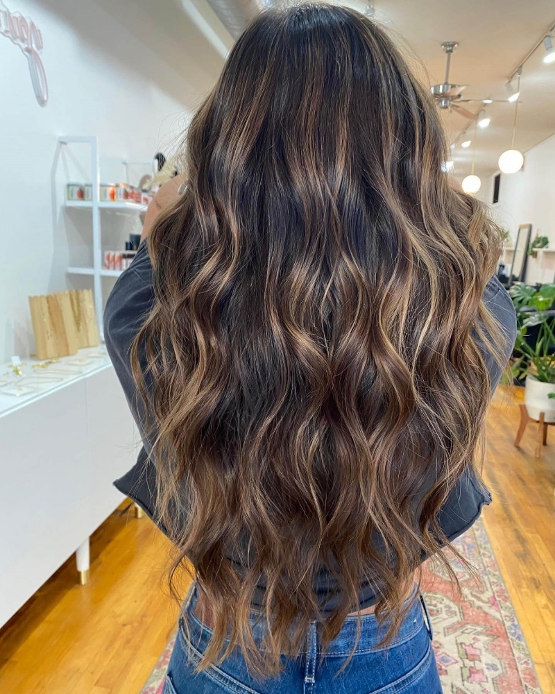 Blonde brunette Balayage babylights a trend that highlights brown hair