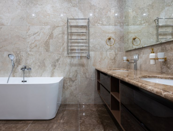 carrelage toilette mur marbre beige et blanc pour les murs de la salle de bain