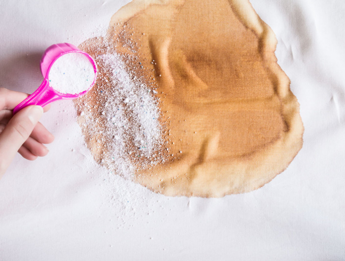comment enlever une tache sur un vetement deja lavé a l aide de bicarbonate de soude