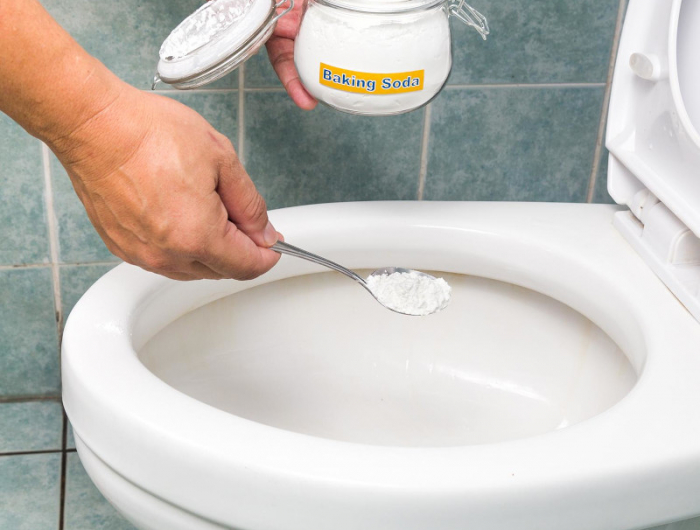 comment nettoyer le fond des toilettes a l aide du bicarbonate de soude