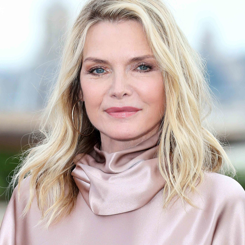 Revamped shoulder length wavy haircut with side bangs, Michelle Pfeiffer