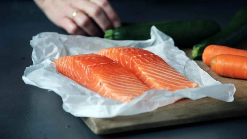 décongeler poisson décongeler saumon filets papier légumes