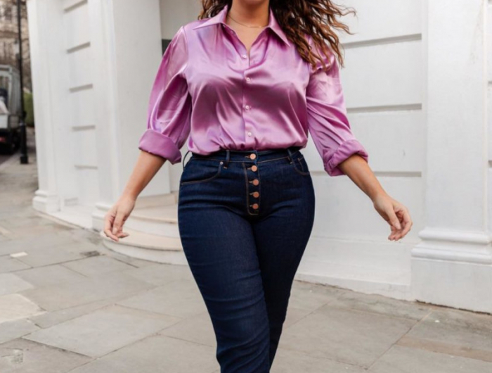 mode femme ronde chic jean bleu foncé chemisier violet