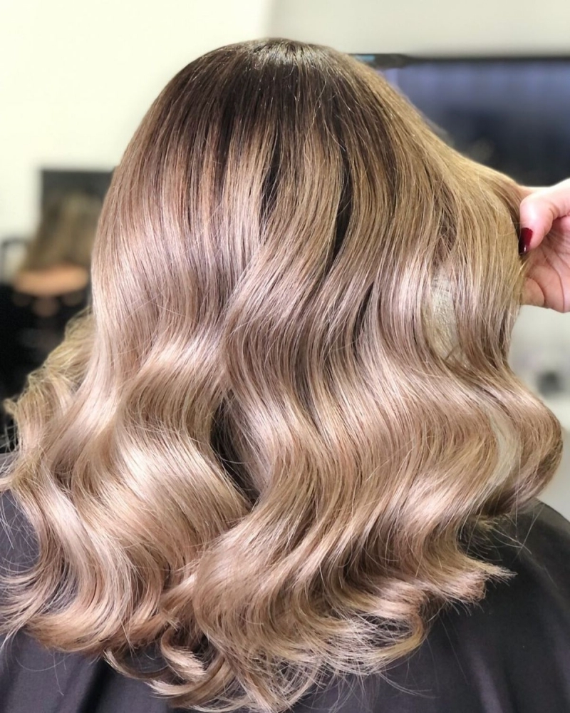 modele de couleur de cheveux avec meche blond doré