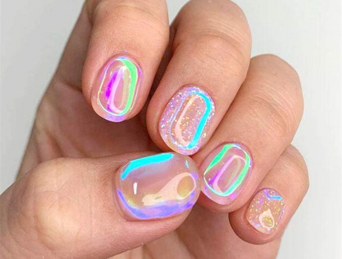 nail art aurore couleurs arc en ciel brillants scintillants exemple moderne