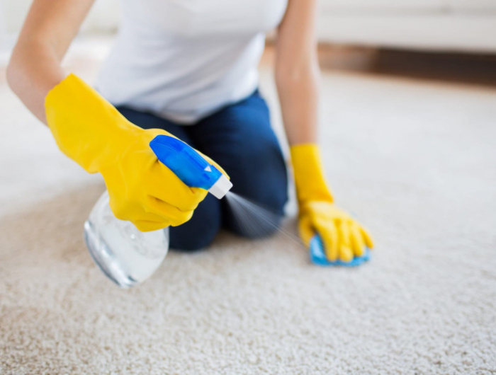 nettoyer un tapis très sale avec du vinaigre blanc savon a vaisselle et eau