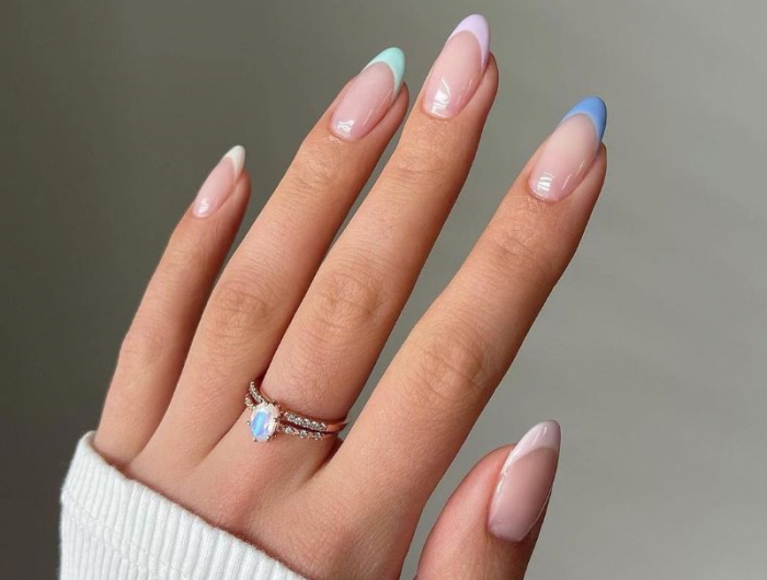 ongle tendance 2022 idée nail art french bouts colorés de tons pastel