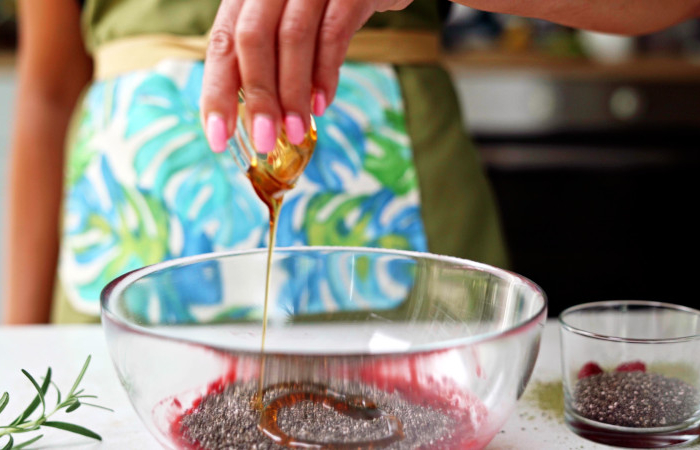 pudding de graines de chia et framboises ajouter du miel pour la douceur