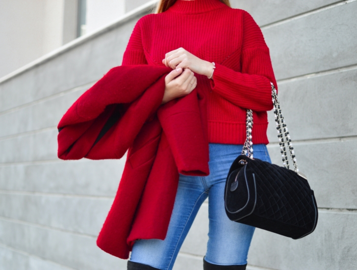 pull rouge tenue d hiver casual chic manteau rouge