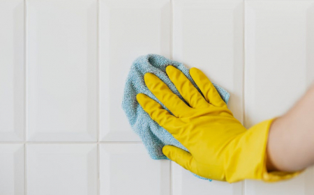 recette produits ménagers maison a nettoyer le carrelage dans la salle de bain et le joints de carrelage