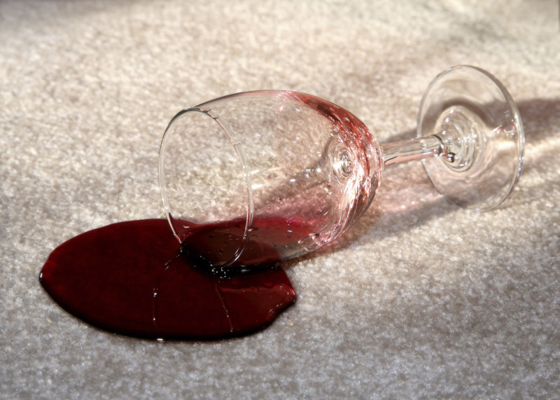 éliminer une tache de vin rouge - conseils