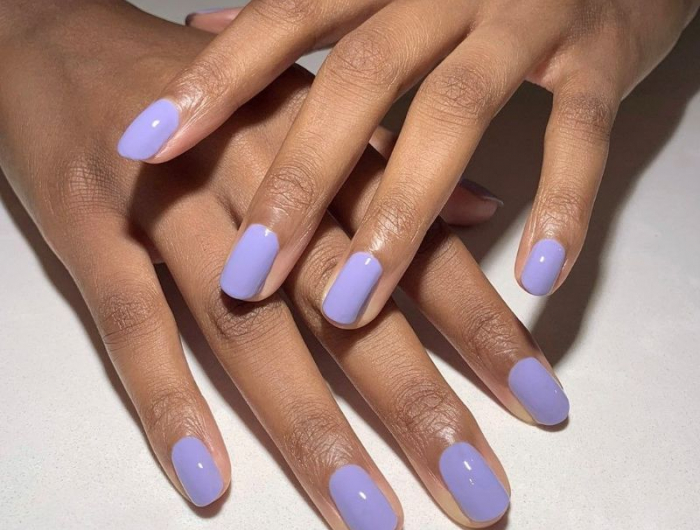 tendance ongles 2022 couleur violette claire idee de mode pour l annee