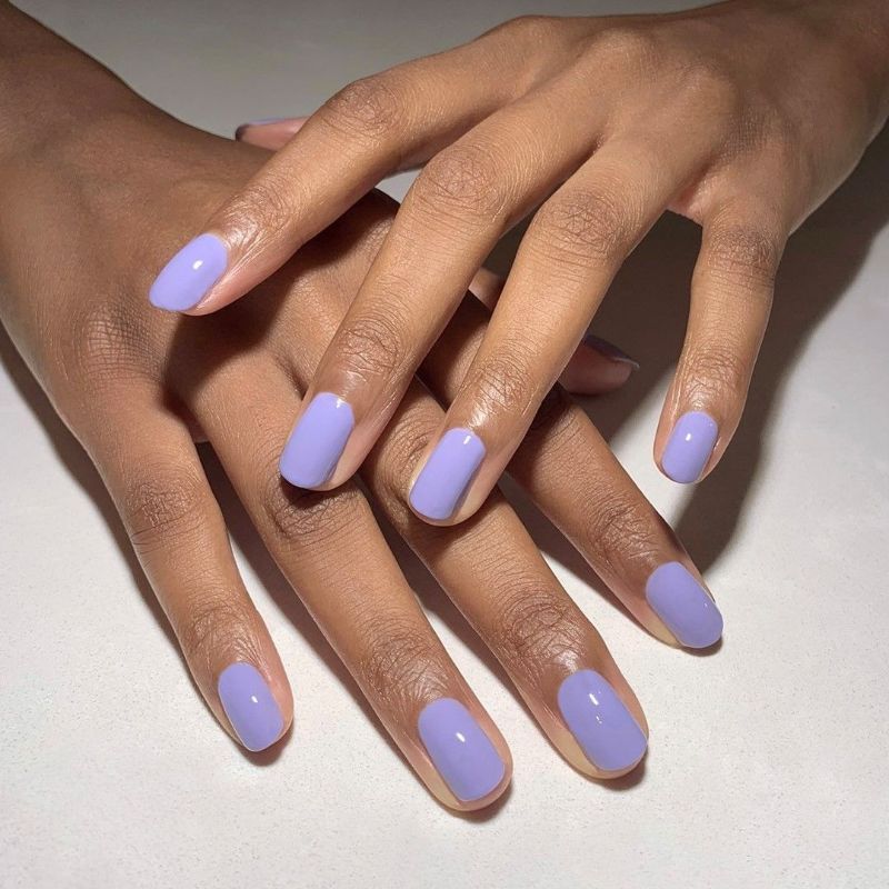 tendance ongles 2022 couleur violette claire idee de mode pour l annee