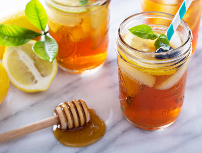 boisson anti fatigue maison a base de miel et de citron