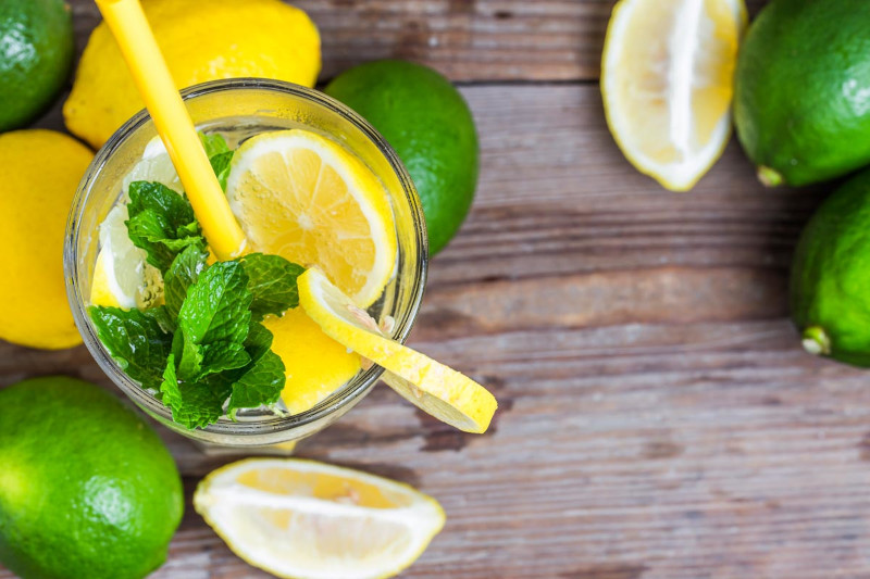 boisson énergissante naturelle eau citronnée a la menthe