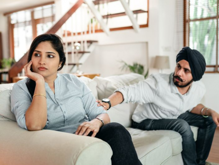 burn out maladie professionnelle une femme fâchée contre son époux