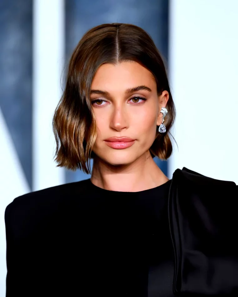 carre plongeant tendance coiffure 2024 haley beiber