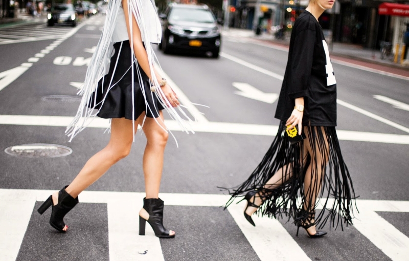 shoes heels outfit white and black trend spring summer 2022 clothing fringes