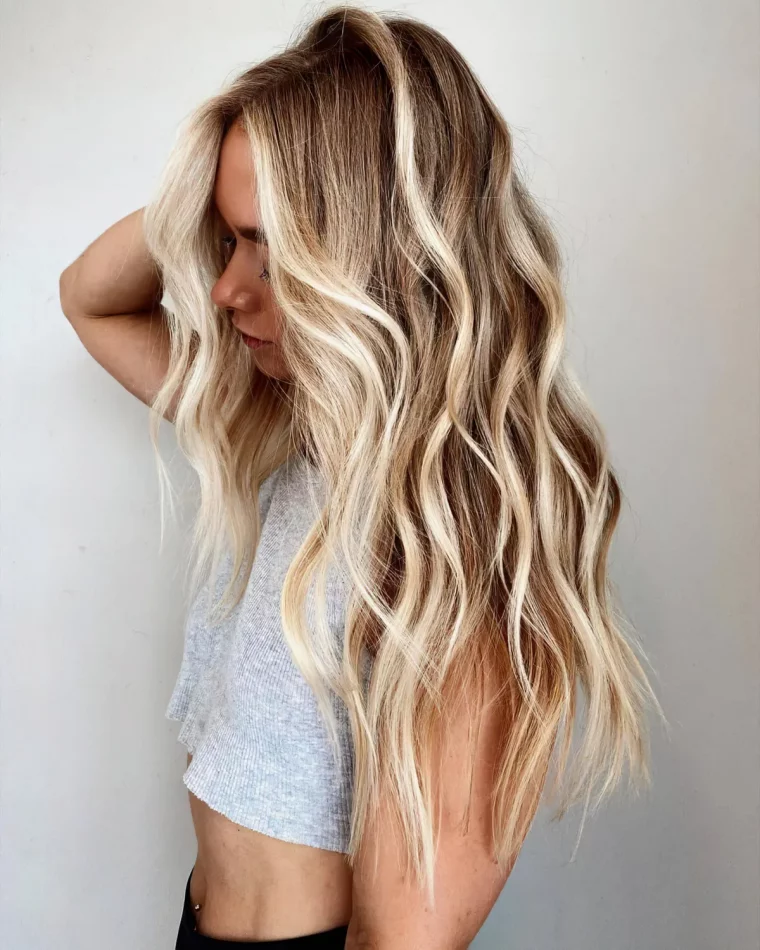 cheveux longs ondules balayage californien tendance