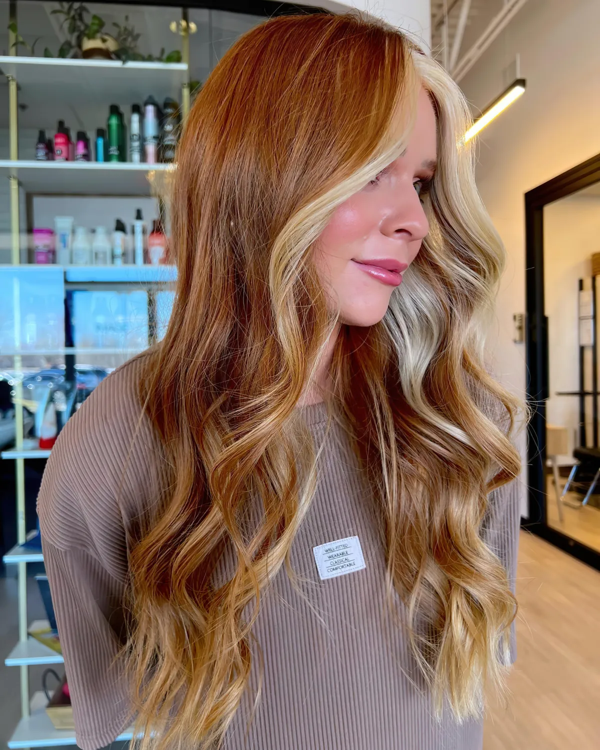 coloration rousse tendance 2024 avec baby highlights blonds
