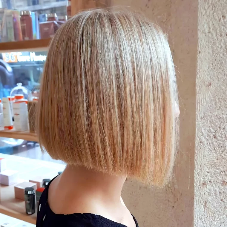 comment coiffer un carre long plongeant femme blonde