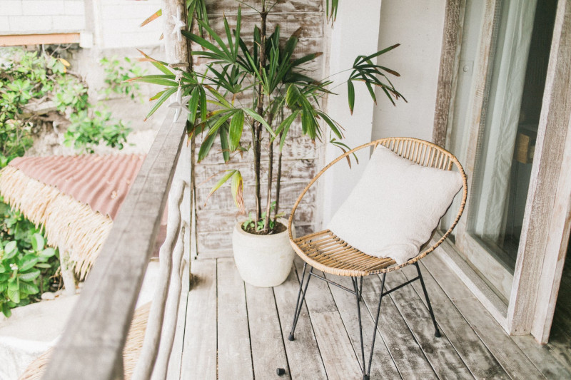 comment nettoyer une terrasse en bois chaise en rotin