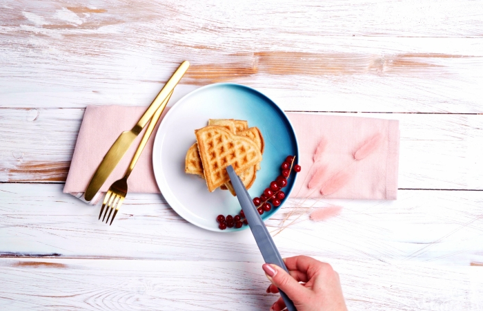 comment servir gaufre assiette ombre pate a gaufre facile serviette rose