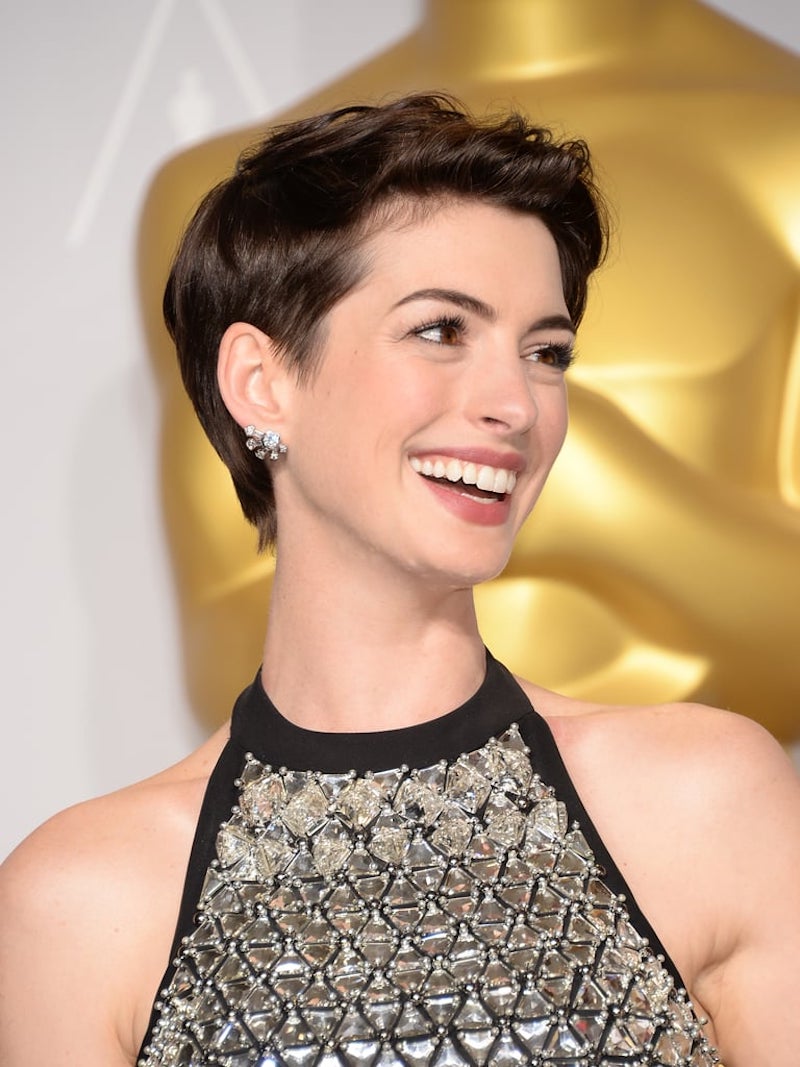 Short side wick cut for dark and sparse hair, a small volume on the top