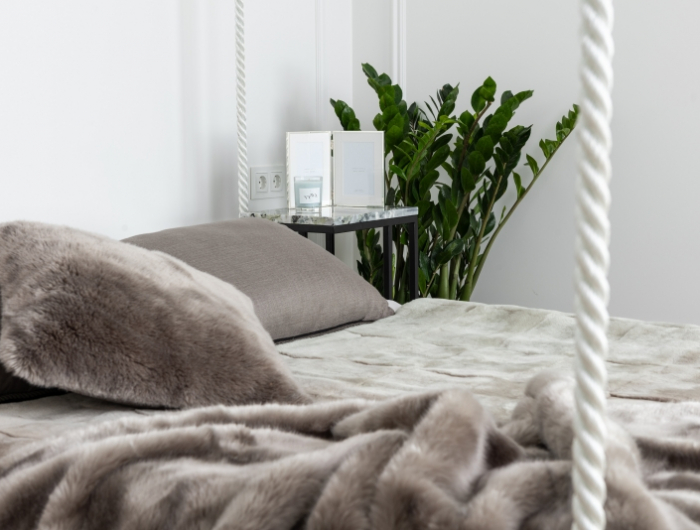 coussin fausse fourrure grise couverture de lit scandinave