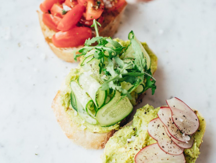 entree froide facile et rapide toast a l avocat petit dejeuner nutritif