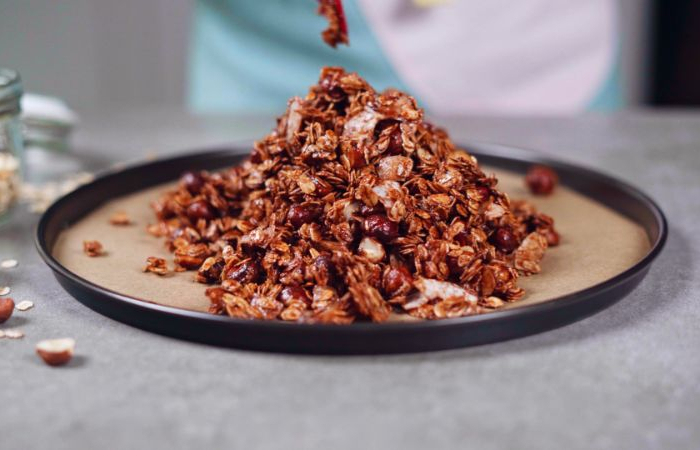 faire répartir la granola sur une plaque de four petit dejeuner ideal pour maigrir recette=granola healthy