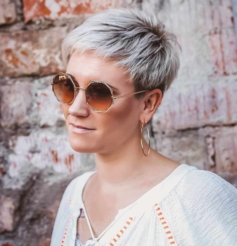 A very elegant short haircut for the modern woman with arctic blonde locks