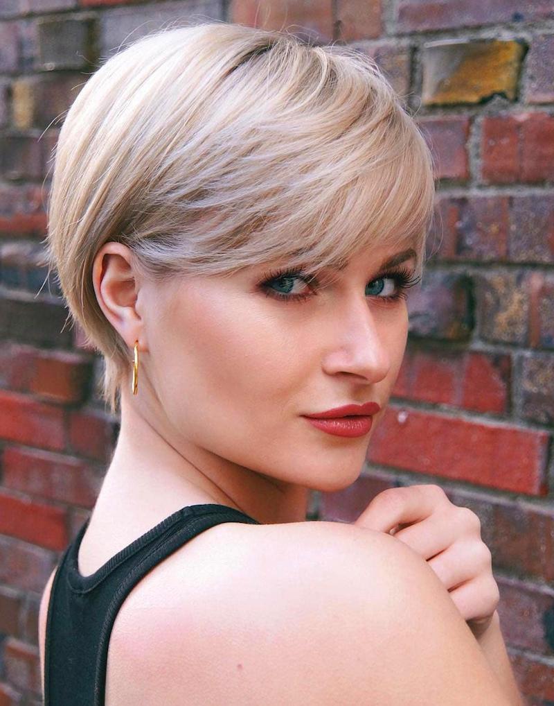 Very elegant short cut for women elegant and modern with long fringe in the front