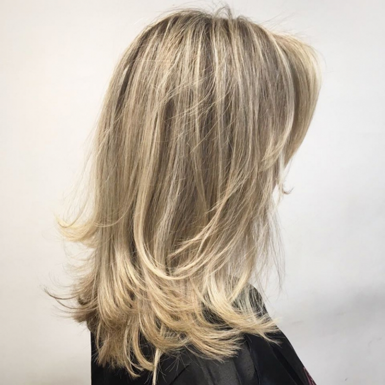 comment-porter-la-coupe-de-cheveux-mi-long-d-grad