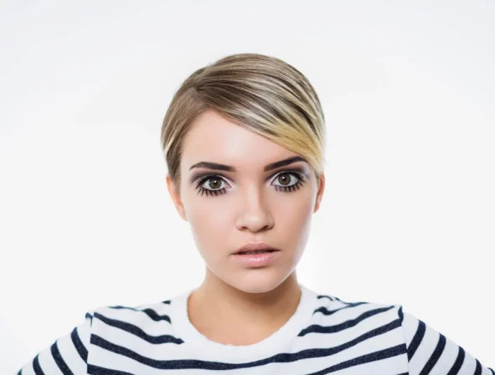 idée de coupe pixie avec meches blondes coupe cpurte chebveux fins lisses