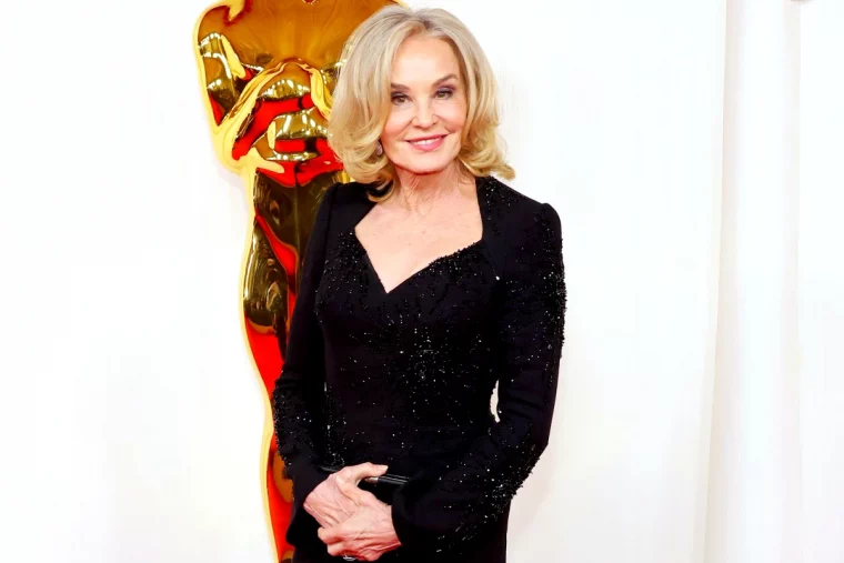 jessica lange carre court coiffure moderne femme 60 ans