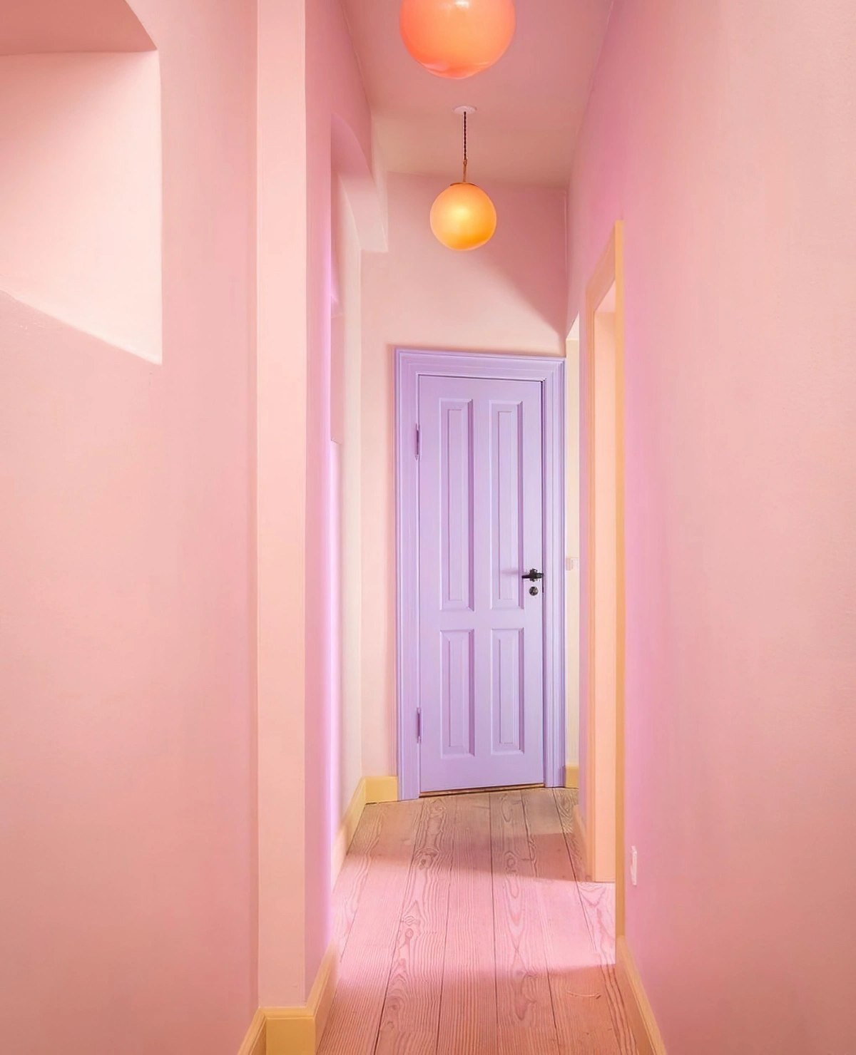 murs rose pastel deco couloir etroit peinture porte lavande