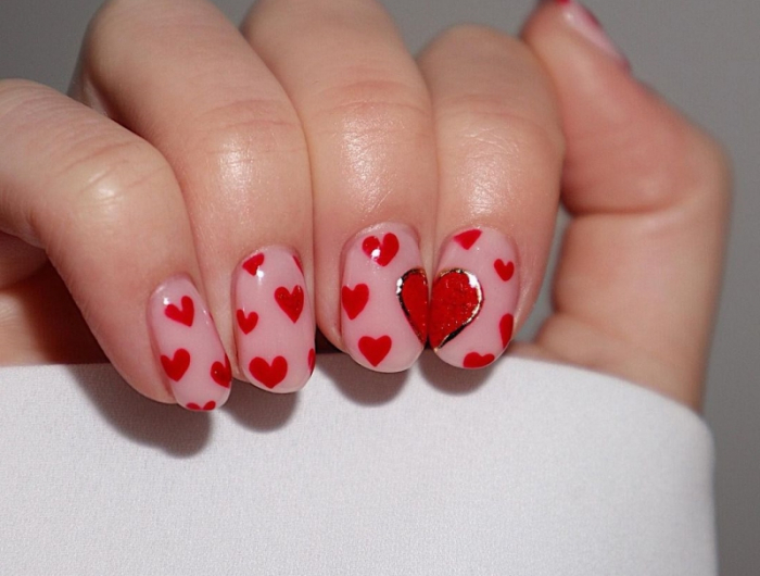 nail art saint valentin facile dessin coeur sur deux ongles